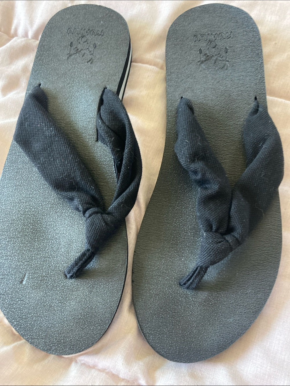 Black Women's Knotted Fabric Flip Sandals